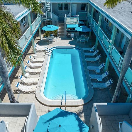 Camelot Beach Suites เคลียร์วอเตอร์บีช ภายนอก รูปภาพ