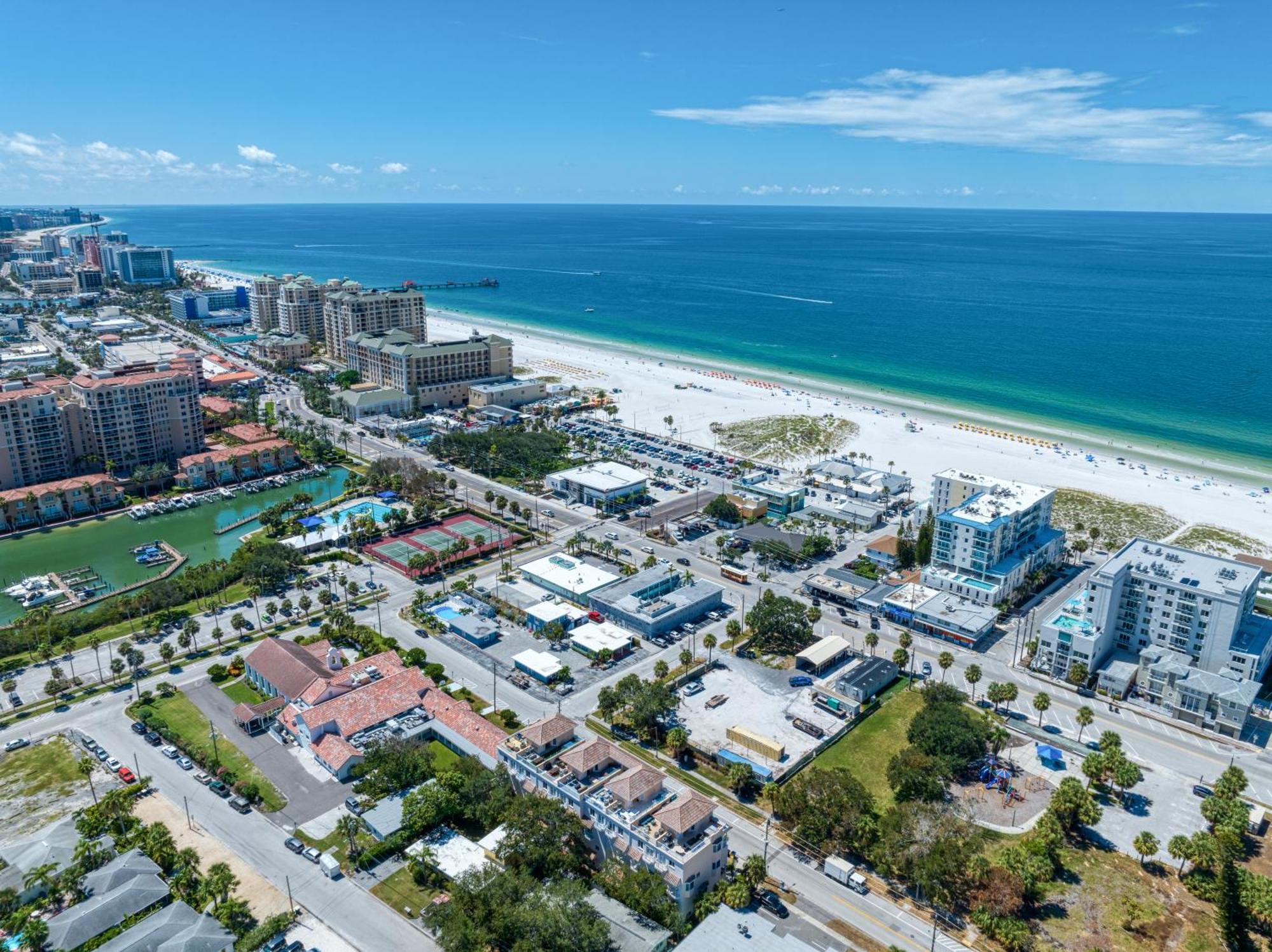 Camelot Beach Suites เคลียร์วอเตอร์บีช ภายนอก รูปภาพ