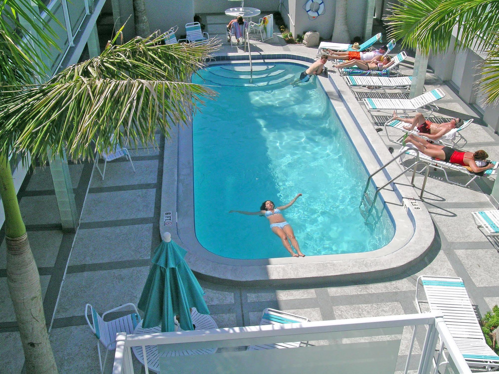 Camelot Beach Suites เคลียร์วอเตอร์บีช ภายนอก รูปภาพ