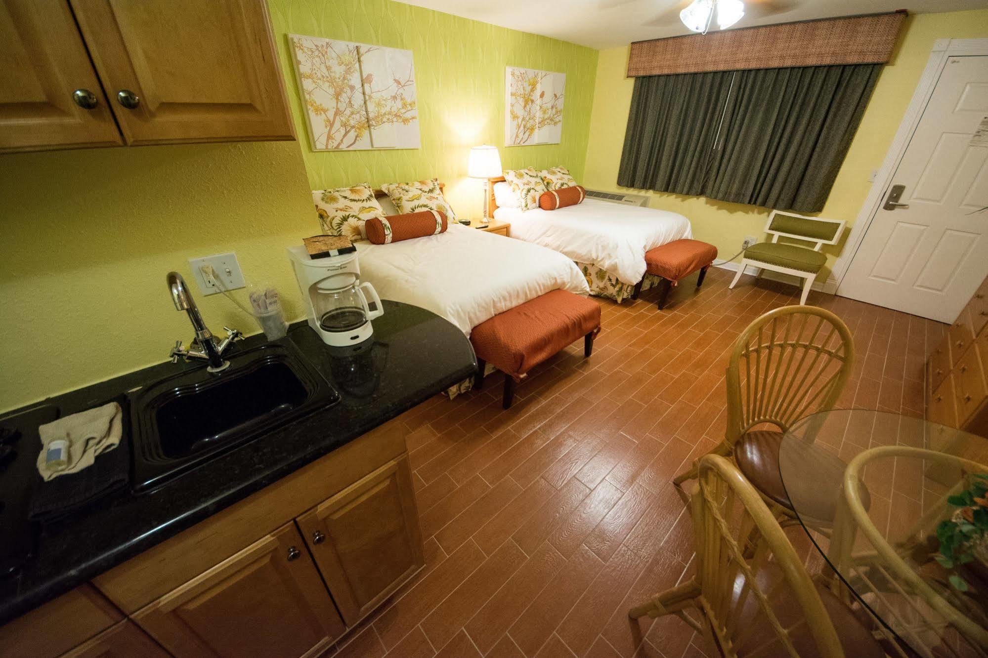 Camelot Beach Suites เคลียร์วอเตอร์บีช ภายนอก รูปภาพ
