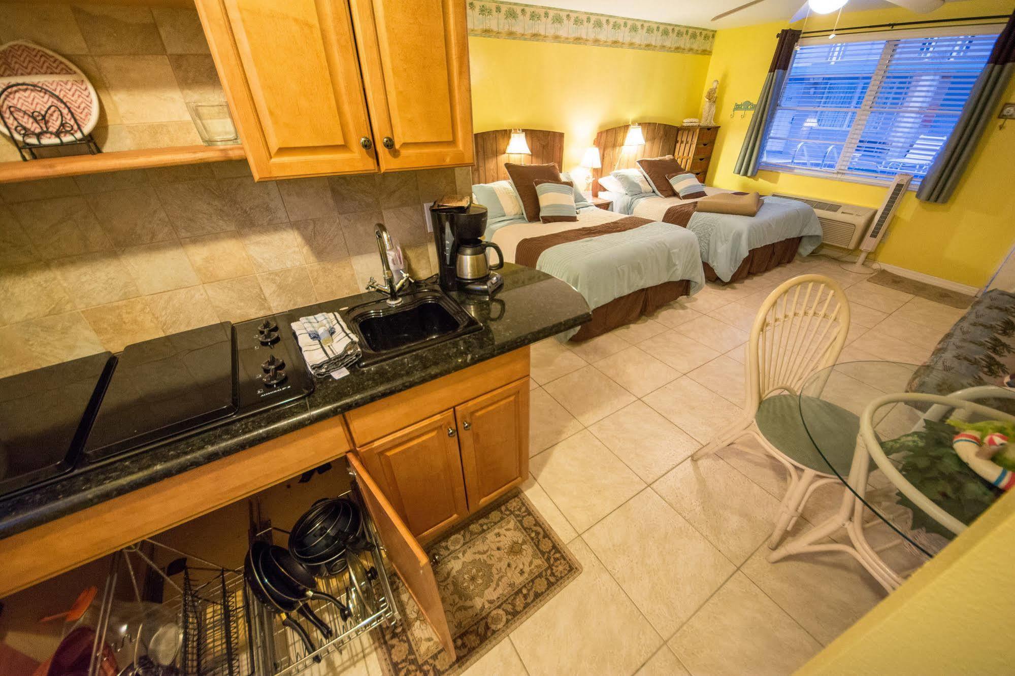 Camelot Beach Suites เคลียร์วอเตอร์บีช ภายนอก รูปภาพ