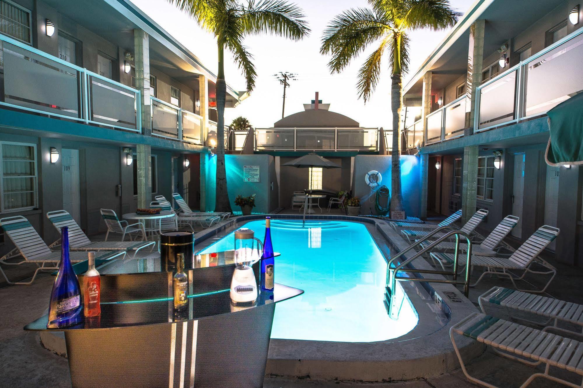 Camelot Beach Suites เคลียร์วอเตอร์บีช ภายนอก รูปภาพ