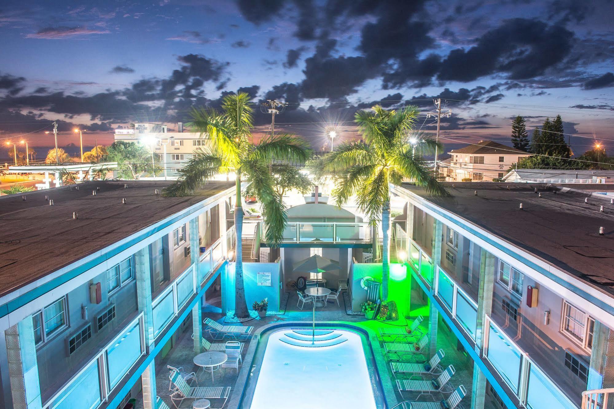 Camelot Beach Suites เคลียร์วอเตอร์บีช ภายนอก รูปภาพ