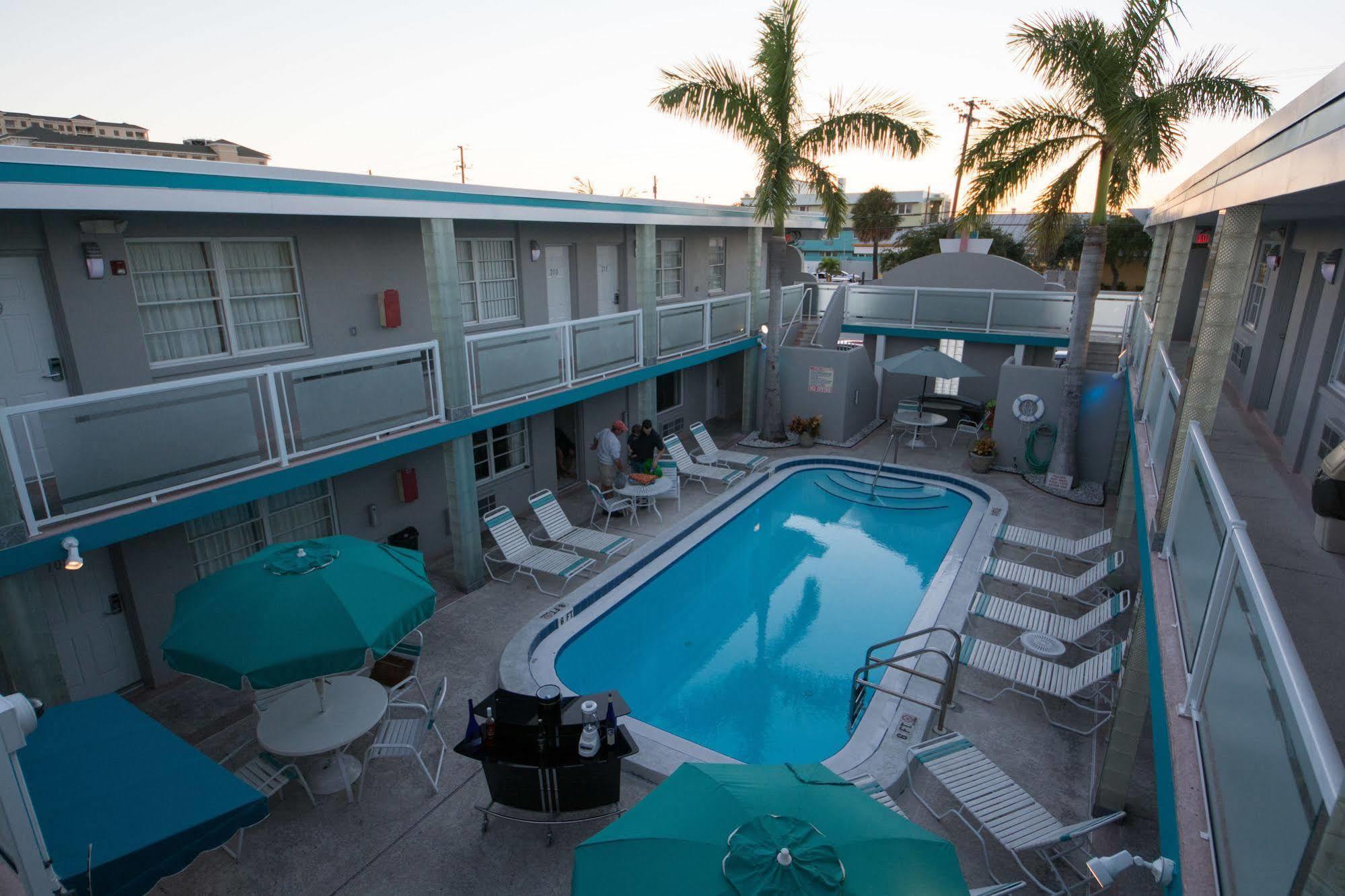 Camelot Beach Suites เคลียร์วอเตอร์บีช ภายนอก รูปภาพ